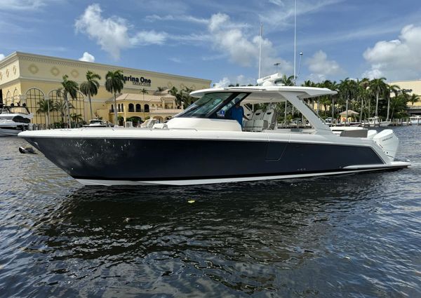 Tiara Yachts 38 LS image