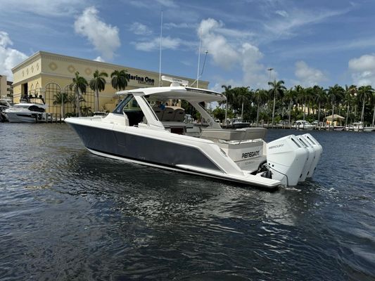 Tiara Yachts 38 LS - main image