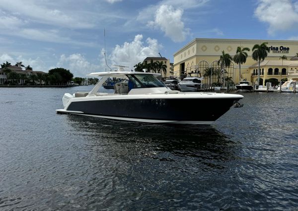 Tiara Yachts 38 LS image