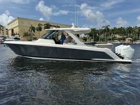 Tiara Yachts 38 LS image