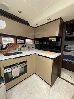 Galeon 485 HTS image