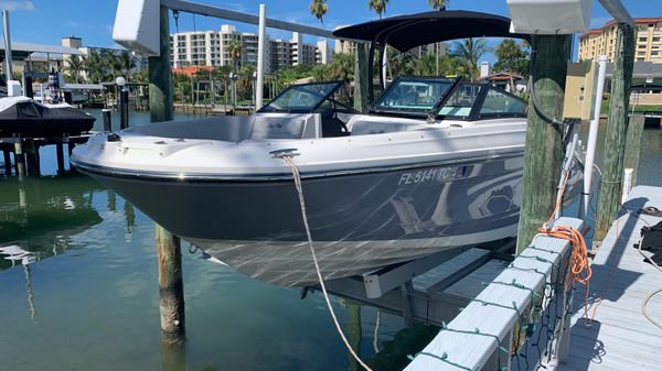 Sea Ray SPX 230