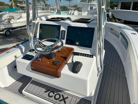 Front Runner 26 Center Console image