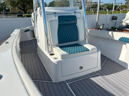 Front Runner 26 Center Console image