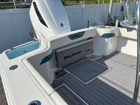 Front Runner 26 Center Console image