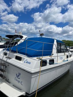 Carver 2807-RIVIERA-AFT-CABIN image