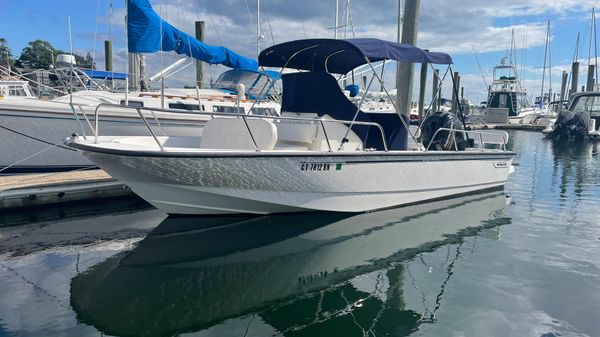 Boston Whaler 210 Montauk