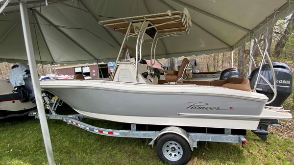 Pioneer 202 Islander