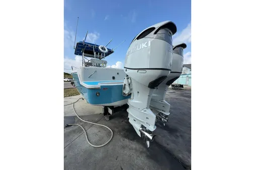 Pro-Line 3400 Bimini Cuddy image