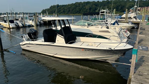 Boston Whaler 250 Dauntless 