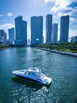 Sea Ray 450 Sundancer image