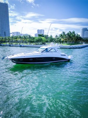 Sea Ray 450 Sundancer - main image