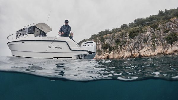 Parker 700 Pilothouse