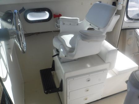 May-Craft 2700 Pilothouse Cabin image