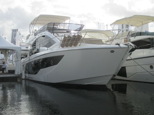 Cranchi E-56 FLY - main image
