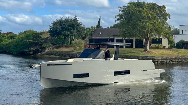 De Antonio Yachts D42 Open 