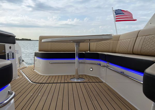 Sea Ray 320 Sundancer image