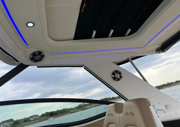 Sea Ray 320 Sundancer image