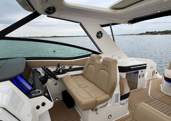 Sea Ray 320 Sundancer image