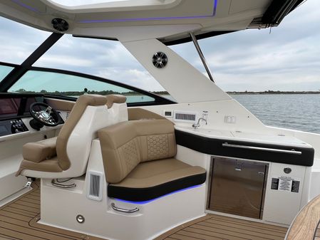 Sea Ray 320 Sundancer image