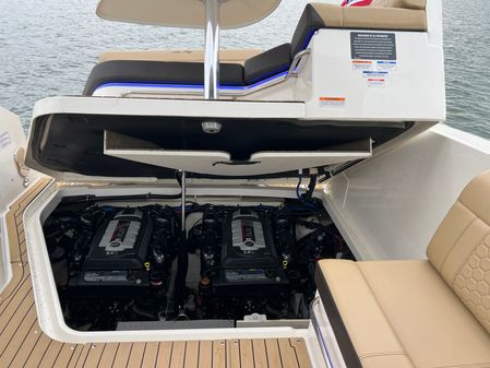 Sea Ray 320 Sundancer image