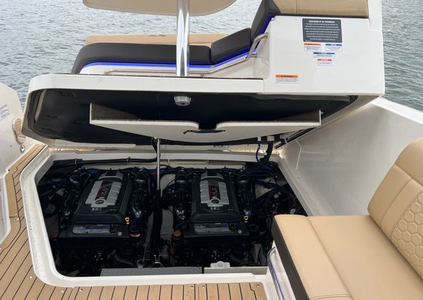 Sea Ray 320 Sundancer image