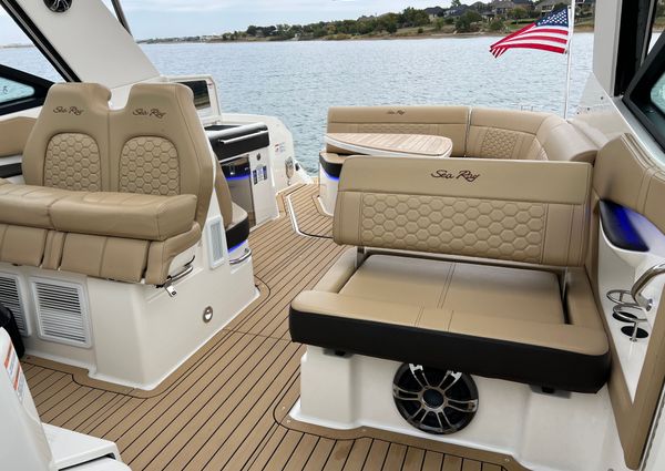 Sea Ray 320 Sundancer image