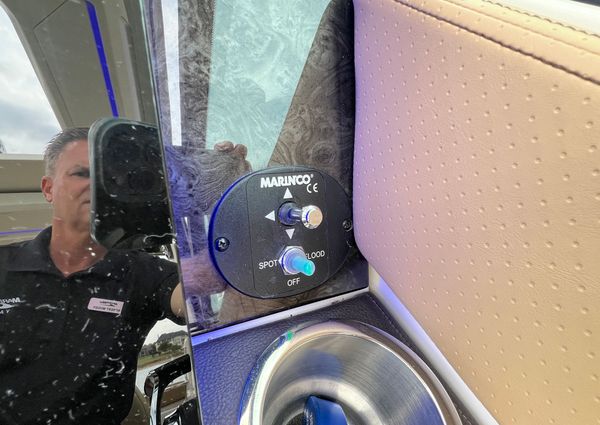 Sea Ray 320 Sundancer image