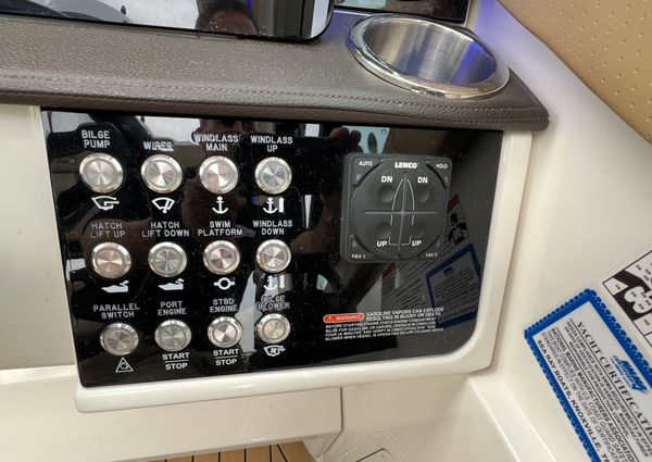 Sea Ray 320 Sundancer image