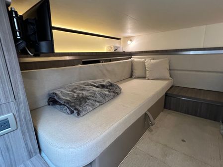 Sea Ray 320 Sundancer image