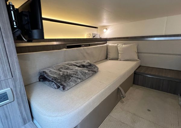 Sea Ray 320 Sundancer image