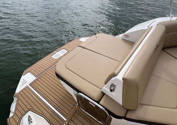 Sea Ray 320 Sundancer image