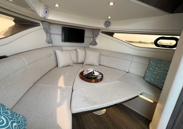 Sea Ray 320 Sundancer image