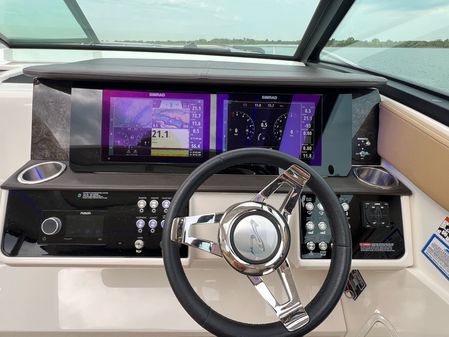 Sea Ray 320 Sundancer image