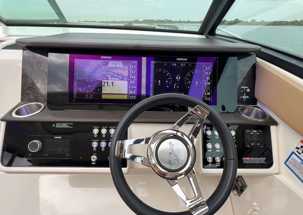 Sea Ray 320 Sundancer image