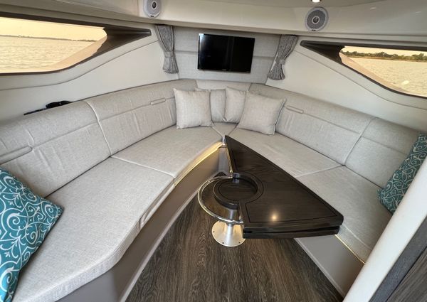 Sea Ray 320 Sundancer image