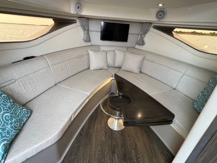 Sea Ray 320 Sundancer image