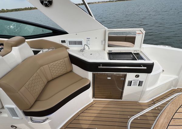 Sea Ray 320 Sundancer image
