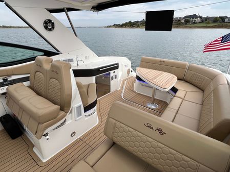 Sea Ray 320 Sundancer image