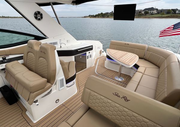 Sea Ray 320 Sundancer image