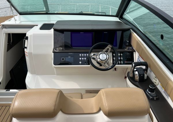 Sea Ray 320 Sundancer image