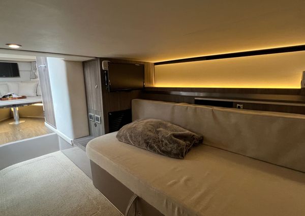 Sea Ray 320 Sundancer image