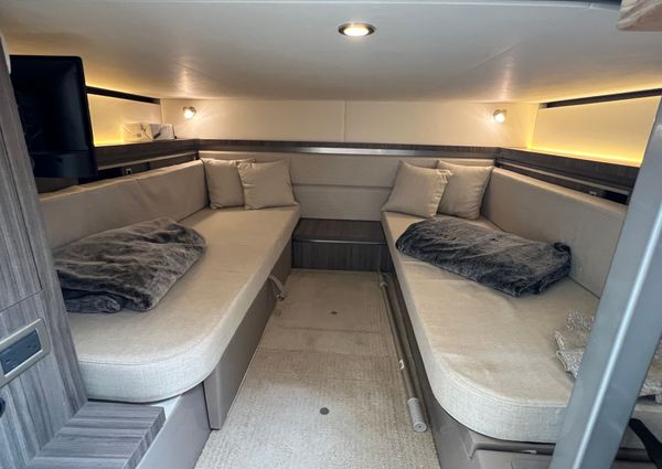 Sea Ray 320 Sundancer image