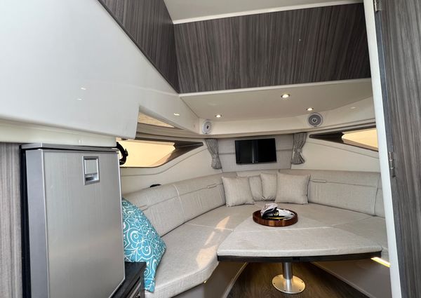 Sea Ray 320 Sundancer image