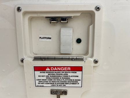 Sea Ray 320 Sundancer image