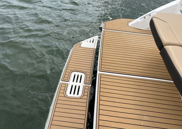 Sea Ray 320 Sundancer image