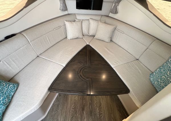 Sea Ray 320 Sundancer image