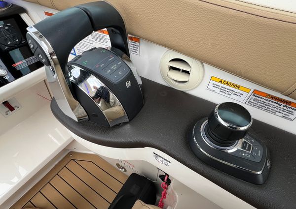 Sea Ray 320 Sundancer image