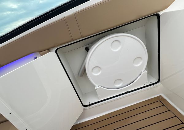 Sea Ray 320 Sundancer image