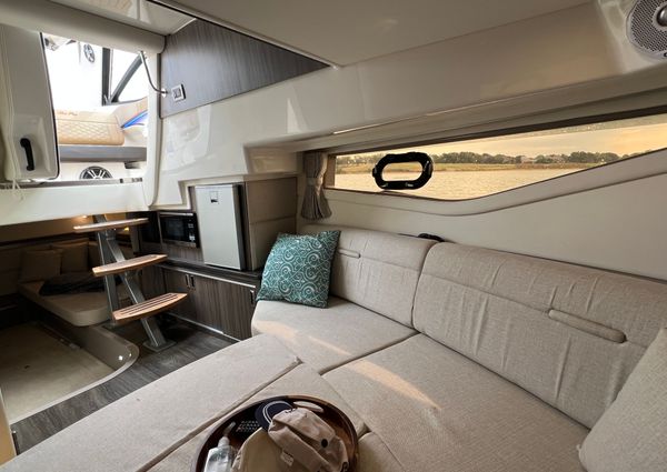Sea Ray 320 Sundancer image